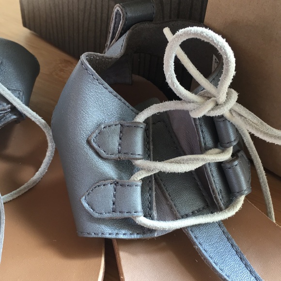 Sorel Sandel Gray/Silver Size 7 - Picture 2 of 6